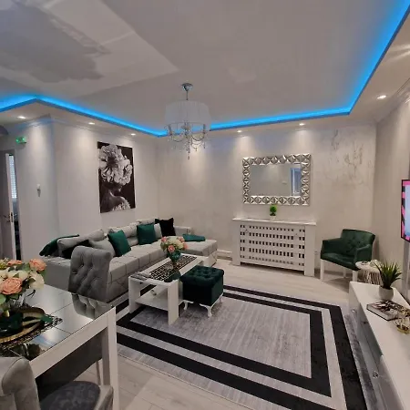 Apartment At Mirror *