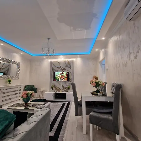 At Mirror Apartment Vozdivac