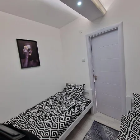 At Mirror * Voždivac