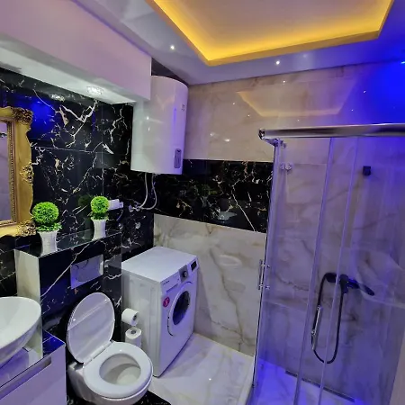 At Mirror Apartament *