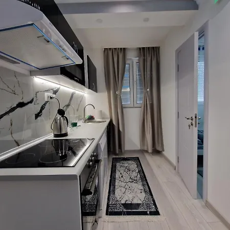 Apartment At Mirror Vozdivac
