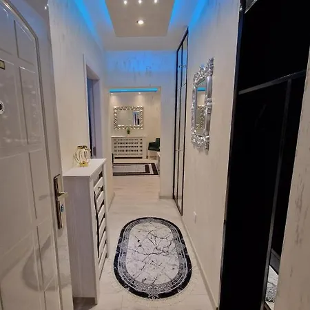 Apartment At Mirror *