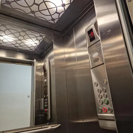 At Mirror Apartament Voždivac