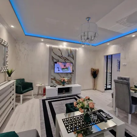 Apartament At Mirror