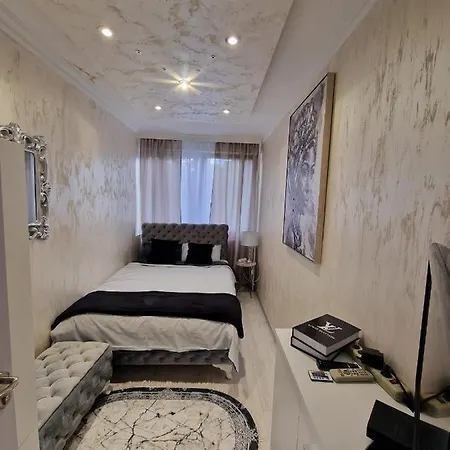 Apartment At Mirror *